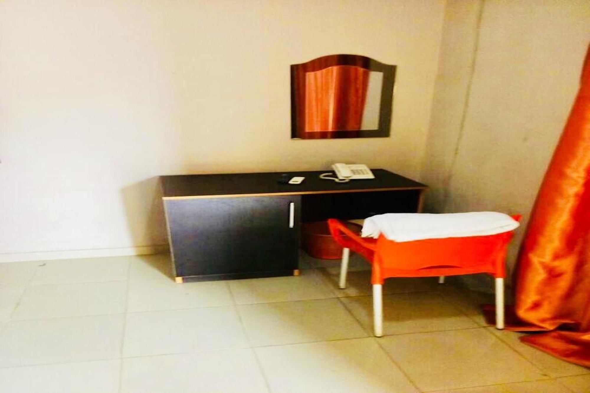 Momak 4 Hotel & Suites Ibadan Extérieur photo